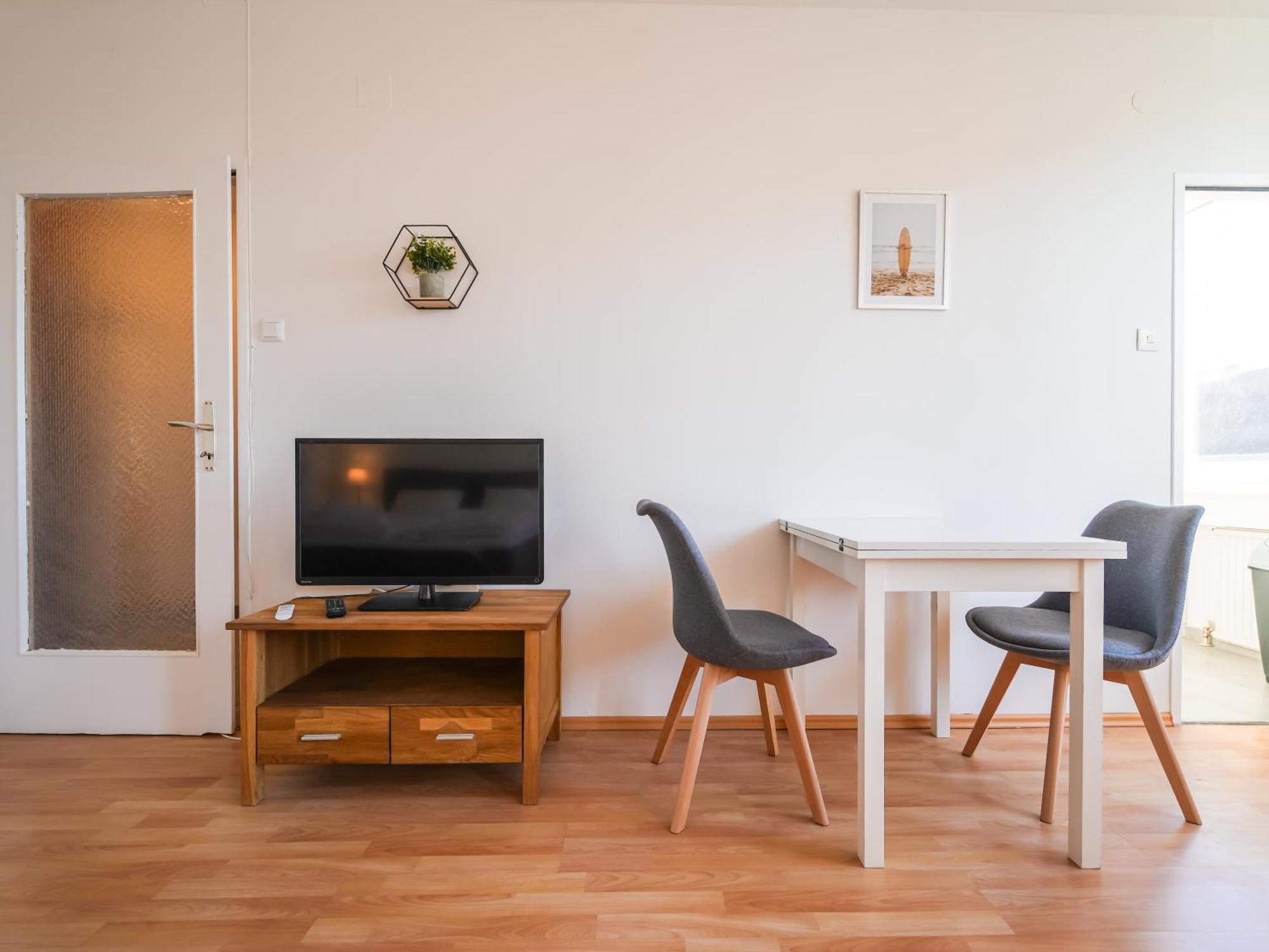 Spacious Apartments With View & Free Parking Wiener Neustadt Exterior photo