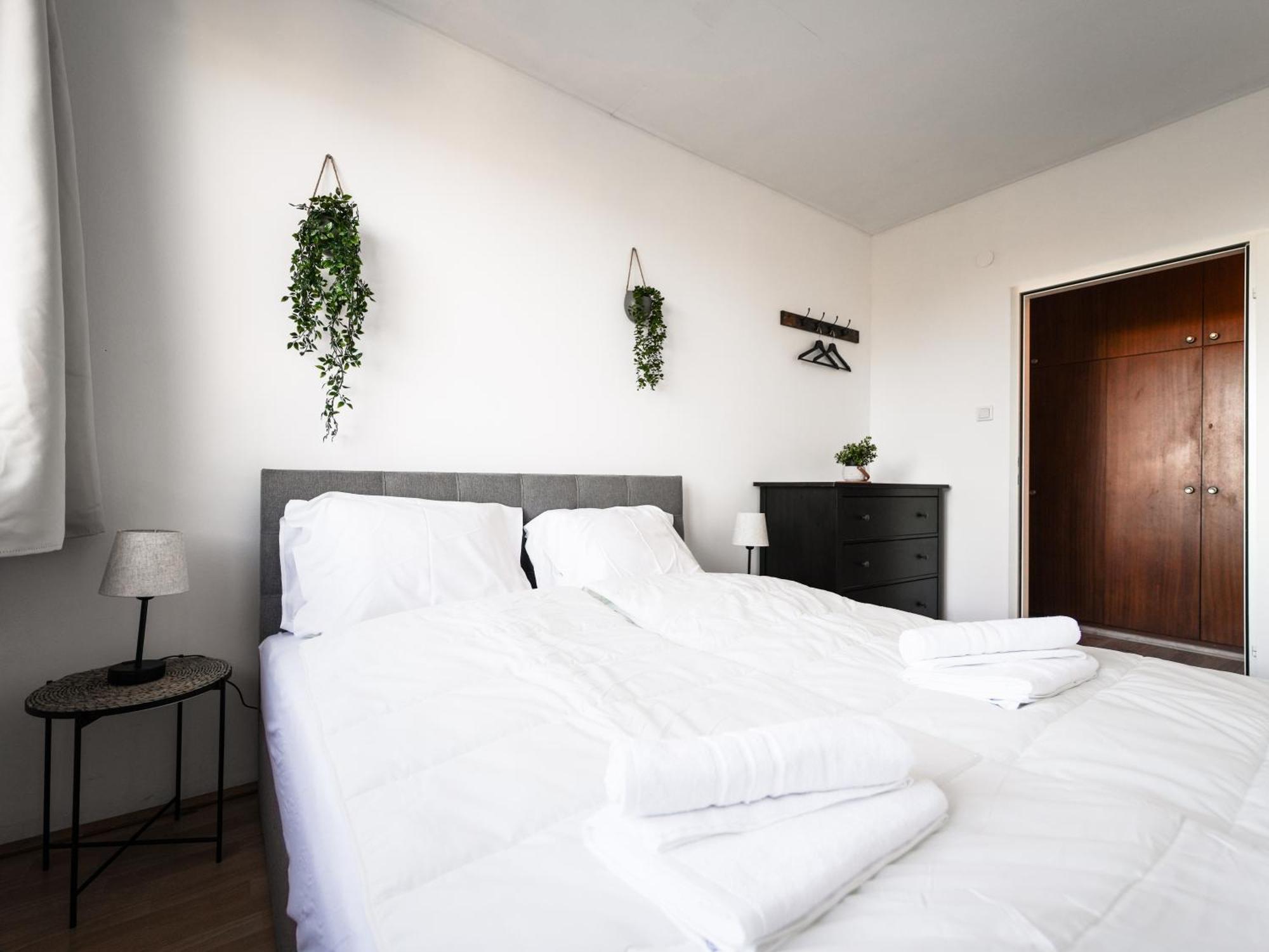 Spacious Apartments With View & Free Parking Wiener Neustadt Exterior photo